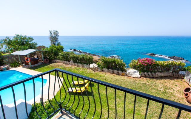 Clarissa & Carmel’s Villa