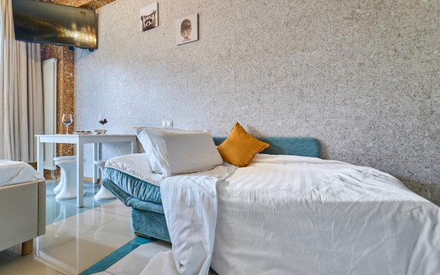 Апартаменты с бассейном Актёр Гелакси