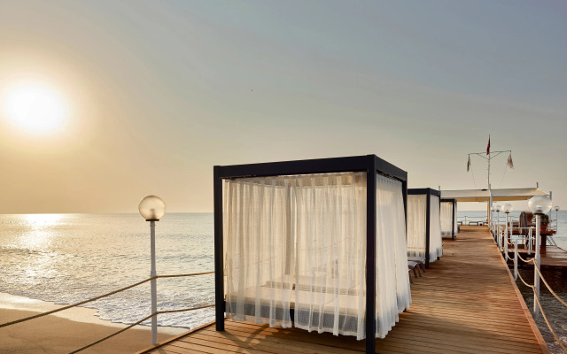 Lara Barut Collection