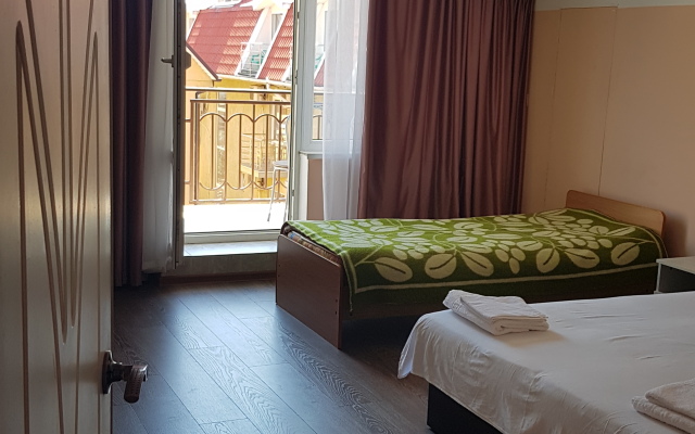 Larisa Guest House