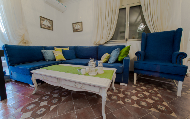 Toroni Luxury Villas - White Villa