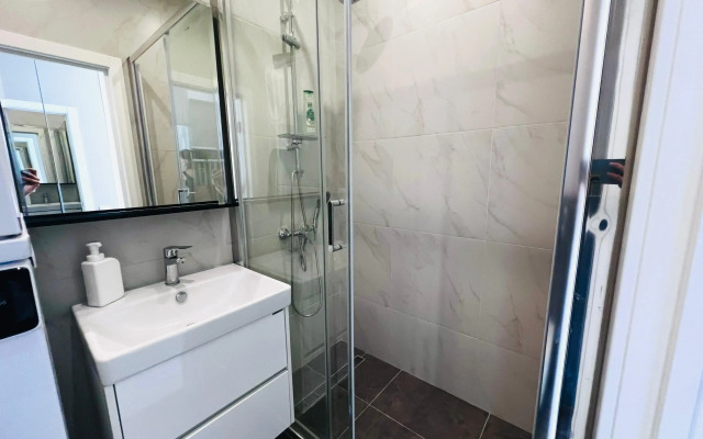 Апартаменты студия на Новоостаповской 20