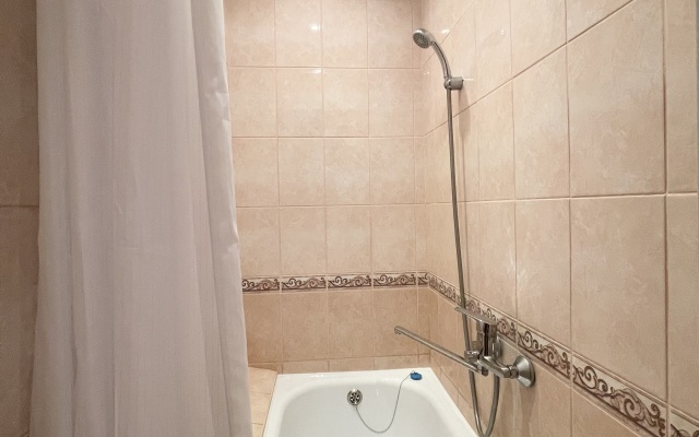 Uyutnaya Dvukhkomnatnaya Kvartira v Tsentre Flat