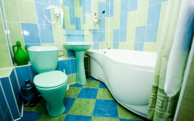 "Kvartirnyij Vopros" na Artema 89 Apartments