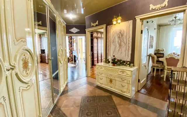 Na Zapototskogo, 12 Flat