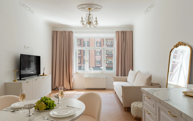 Квартира RoomyRoom Белая Орхидея у метро Приморская