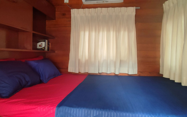 Tomorrowland Beach Villas & Fisherman's Wharf Restaurant Mini Hotel