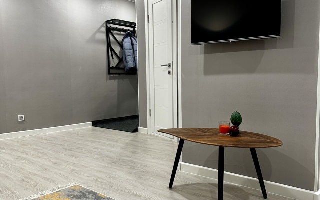 U Komsomolskoy Ploschadi Flat