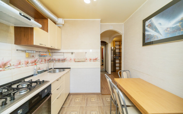 Квартира Уютная Трехкомнатная на Крисанова 27