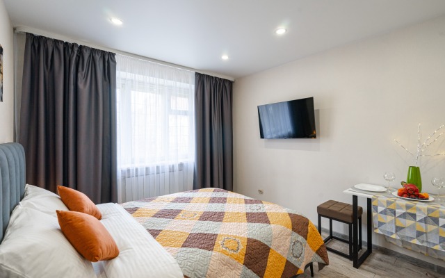 Uyutnaya studiya na prospekte Kosmonavtov Apartments
