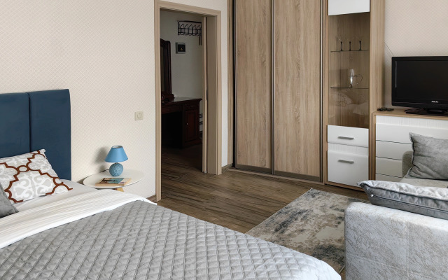 Апартаменты Стоп. Снято! с лоджией-кабинетом