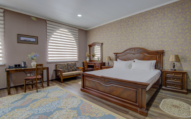 Shah Palace Hotel