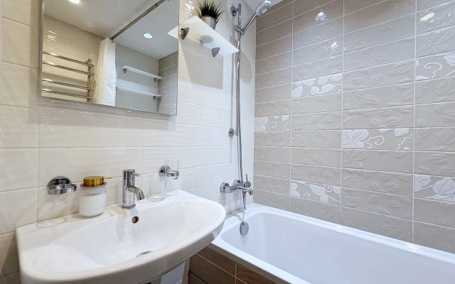 Апартаменты 4-комнатные HomeApart Сторожовская 8 (2)