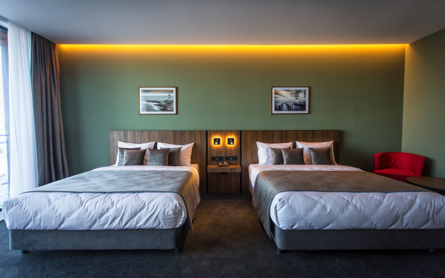 Promenade Hotel