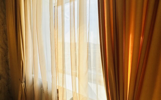 Dizaynerskaya Kvartira V Tsentre Goroda S Krasivym Vidom Flat
