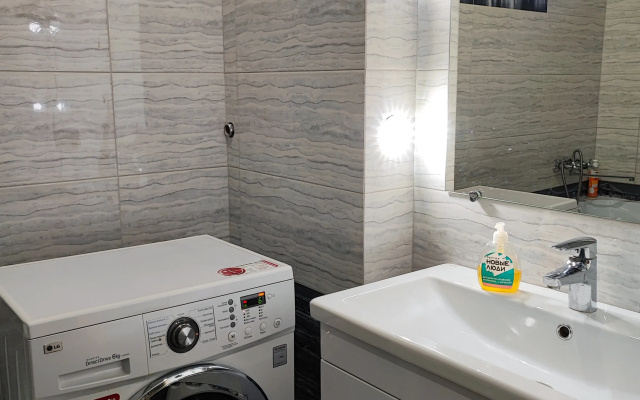 Apartamenty na 30 Etaze s Vidom na Volgu i Gorod