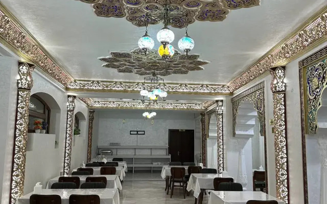 Ayvan Plaza Hotel