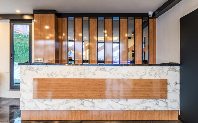 Отель Solin Airport Hotel