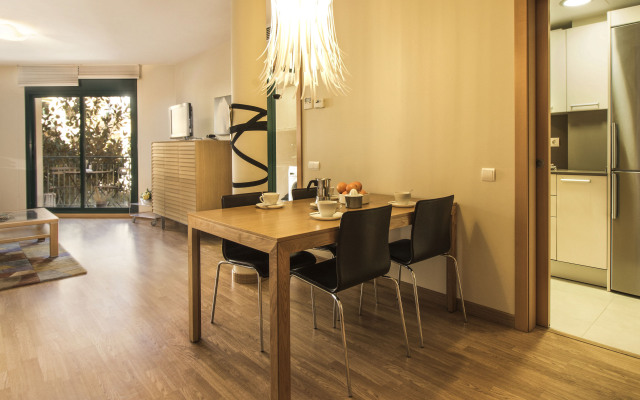 Elcano Apartments