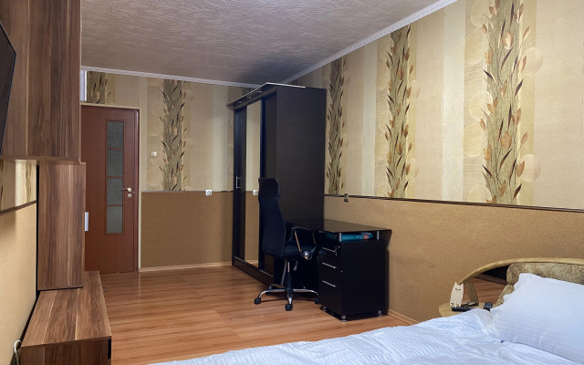 Prostornaya 3-Kh Komnatnaya Kvartira S Kaminom Flat