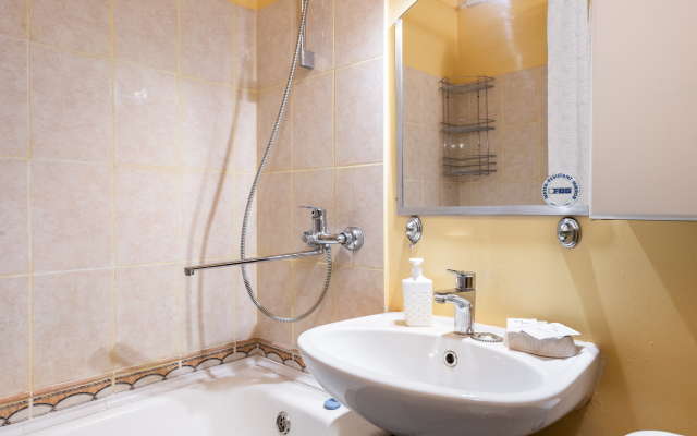 Natali 2-room U Metro Chertanovskaya Apartments