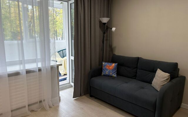 Na Prospekte Oktyabrya Ost. Bulvar Slavy Flat