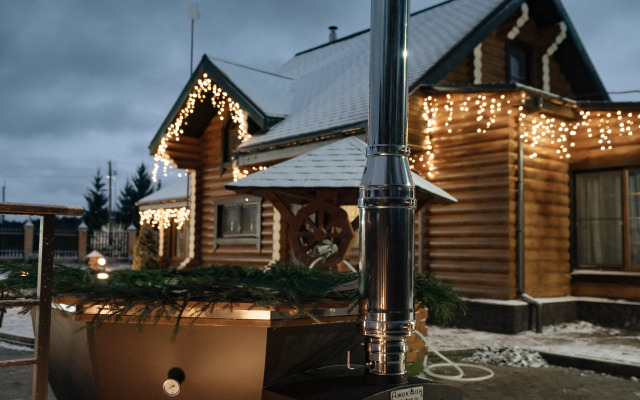 Частный дом на берегу реки