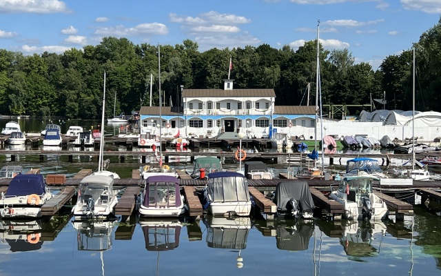 Mini-hotel in the Spartak Yacht Club