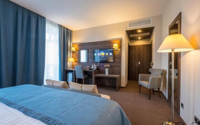 Hotel Tom River Plaza