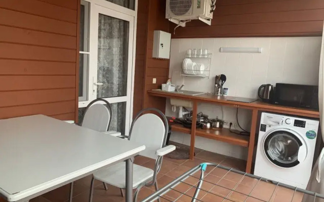 Peak Season 3 Apartments