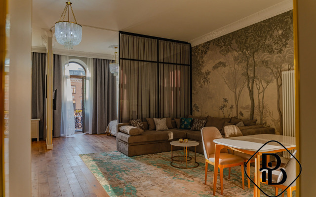 Квартира с балконом на Невский проспект -1