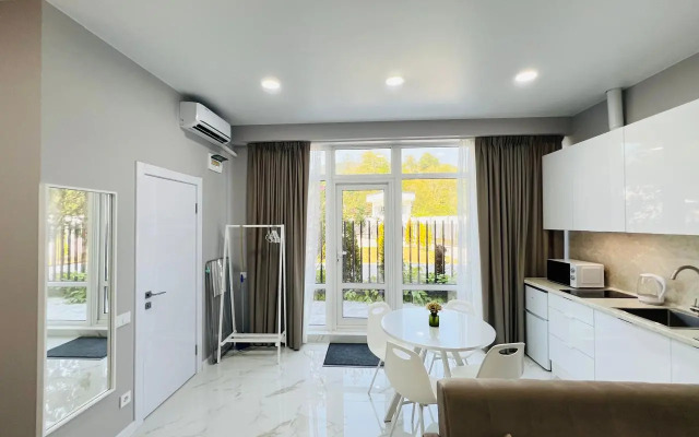 S Otdelnym Vkhodom V Apart-Komplekse S Basseynom Apartment