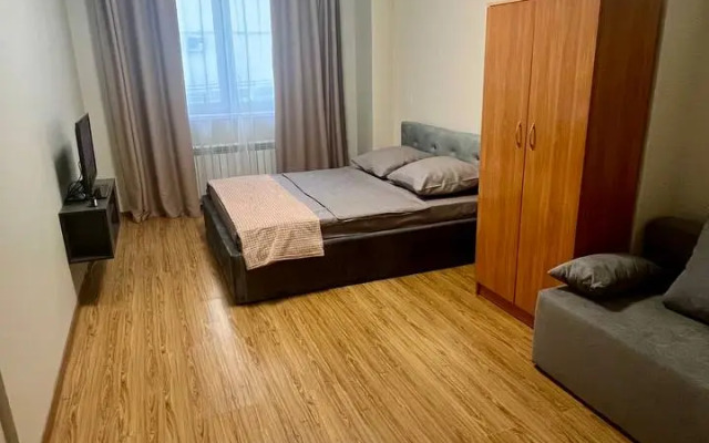 V Tikhom Rayone Flat