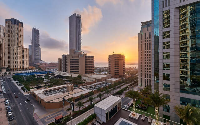 Welcome Home In Botanica Tower Apartments