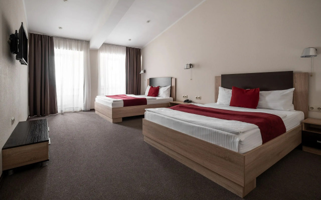Maksim Hotel