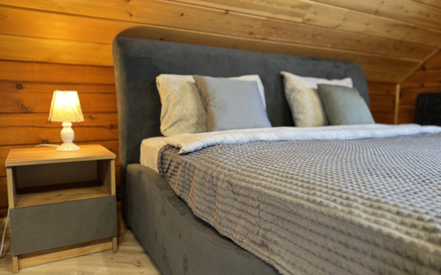 Uyutny Derevyanny Domik U Reki Private House
