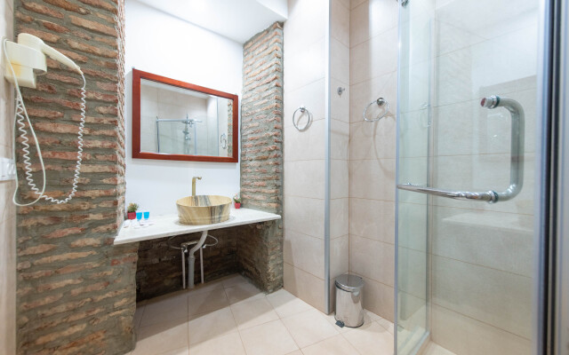 Kraveli Hotel