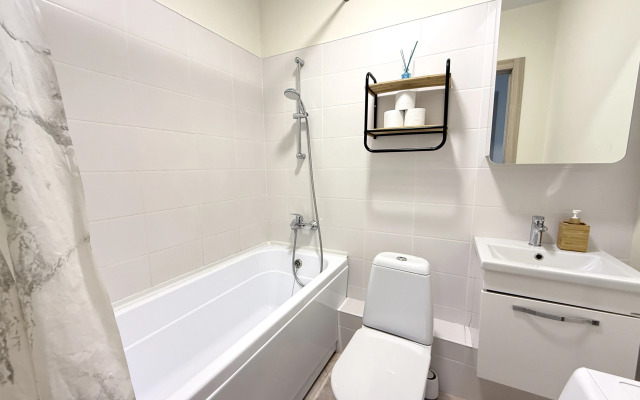 Апартаменты Элитные на берегу реки Тура с видом на Мост Влюбленных