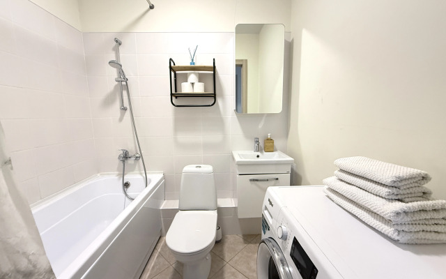 Апартаменты Элитные на берегу реки Тура с видом на Мост Влюбленных