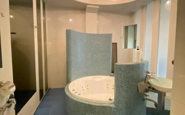 Peshkom V Ermitazh I Na Dvortsovuyu Ploschad Flat