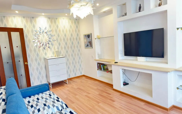 2-Kh Komnatnaya Na Kalandarishvili 40/8 Flat