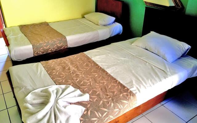 Gaddis Hotel, Suites and Apartments