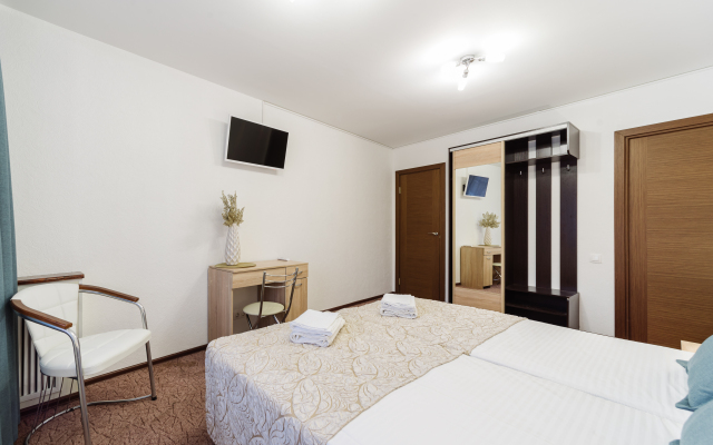 Simple Bon Voyage Hotel