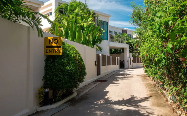 Raja 4BR Private Pool Villa