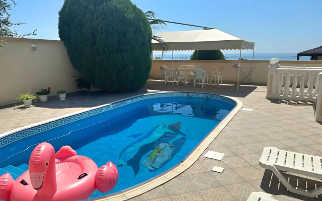 Chastny Dom The Green House Guest House