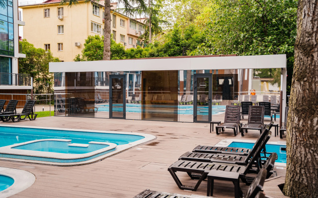 Mirror Family Hotel