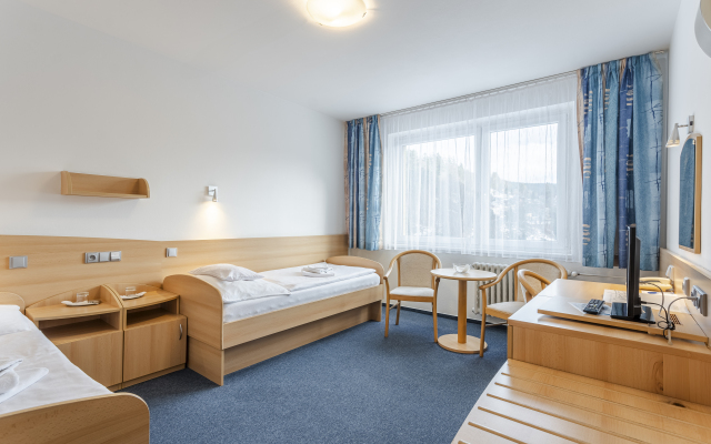 Complex Curie Hotel