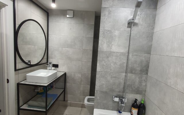 Apartamenty S Gostinnoy I Izolirovannoy Spalney Flat