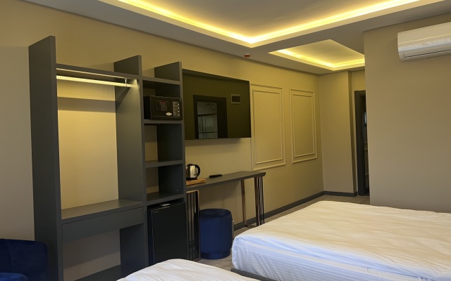 Loft Plus Hotel