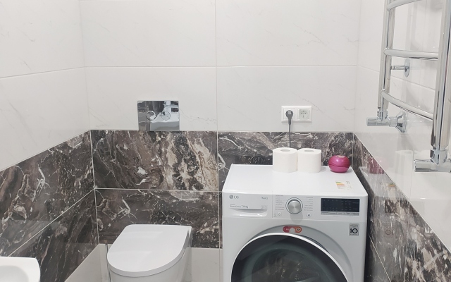 2-h komnatniye Lyuks V Tsentre Novyij Dom Apartments, 75 m2